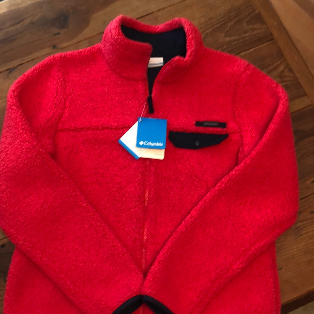 New Columbia red fluffy jacket w pockets lots of them